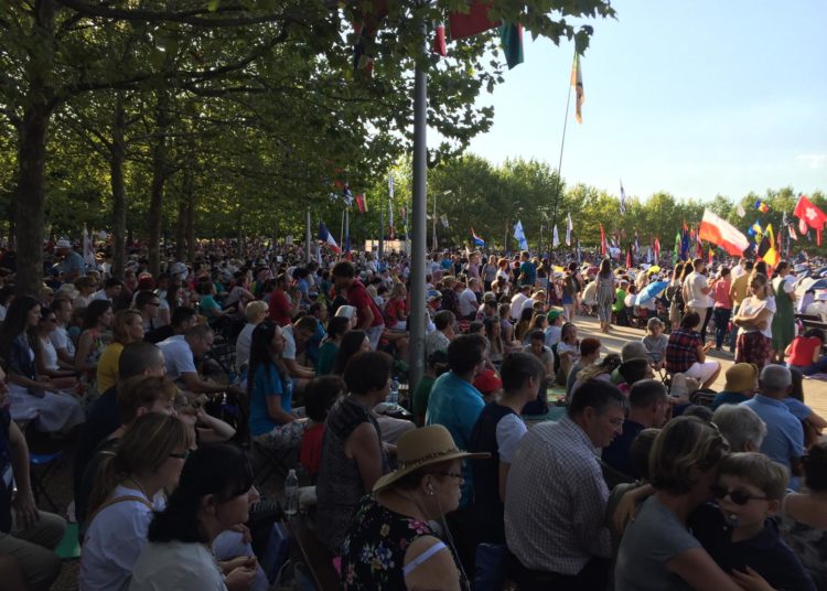 FOTO: Tisuće ljudi na posljednjoj večeri Mladifesta u Međugorju!
