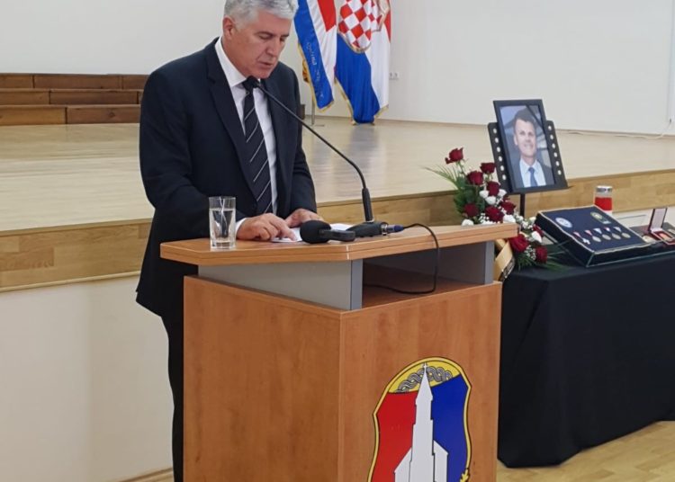 Održana komemoracija za Zdravka Bešlića