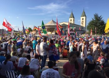FOTO: Tisuće ljudi na posljednjoj večeri Mladifesta u Međugorju!