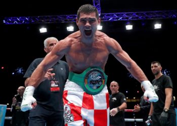 Hrgović nokautirao najboljeg meksičkog teškaša u 3. rundi i obranio pojas prvaka!