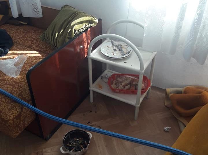 Za sitnu lovu dovodili migrante u napuštene kuće kod Ljubuškog, a oni uništili sve što se uništiti moglo i pobacali križeve!