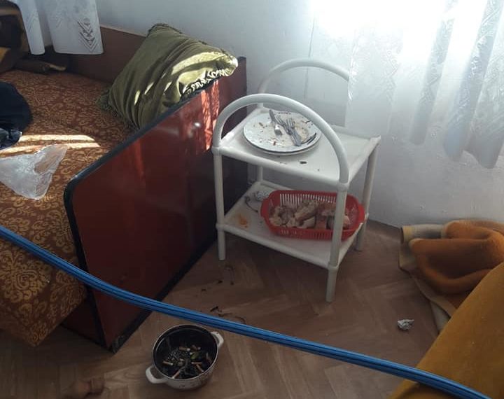 Za sitnu lovu dovodili migrante u napuÅ¡tene kuÄe kod LjubuÅ¡kog, a oni uniÅ¡tili sve Å¡to se uniÅ¡titi moglo i pobacali kriÅ¾eve!