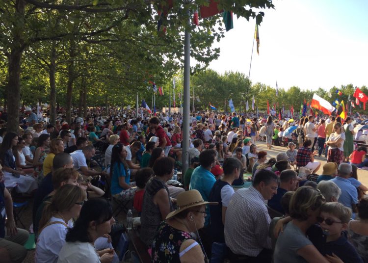 FOTO: Tisuće ljudi na posljednjoj večeri Mladifesta u Međugorju!