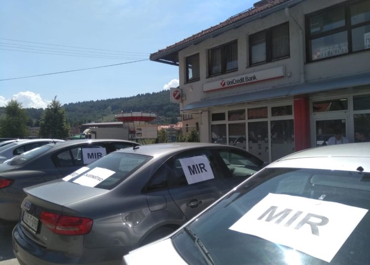 Na automobilima u Uskoplju opet osvanuli grafiti