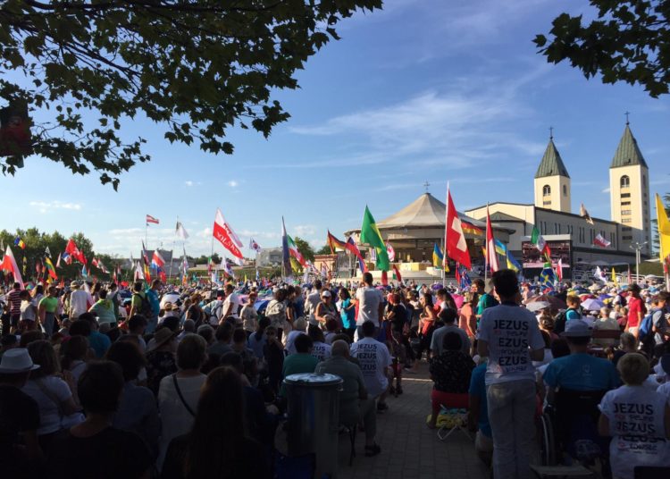 FOTO: Tisuće ljudi na posljednjoj večeri Mladifesta u Međugorju!
