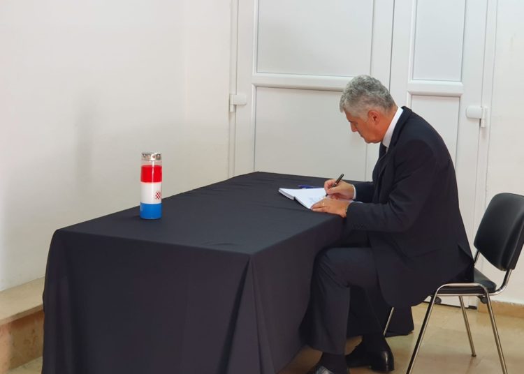 Održana komemoracija za Zdravka Bešlića