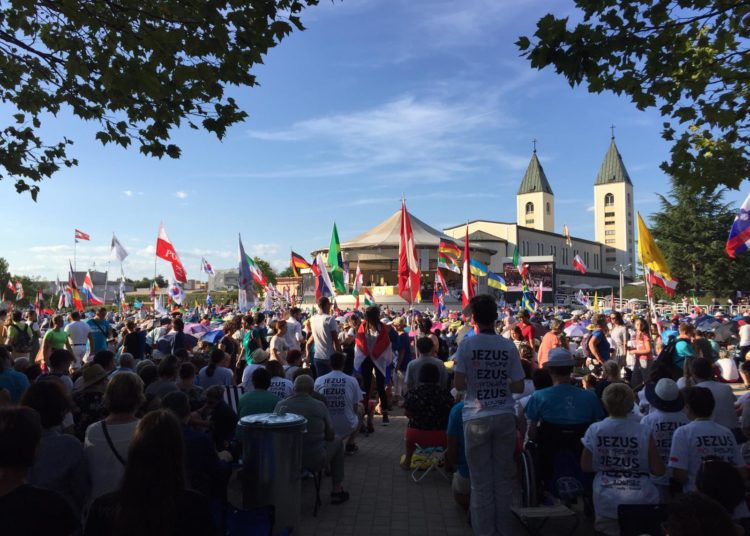 FOTO: Tisuće ljudi na posljednjoj večeri Mladifesta u Međugorju!