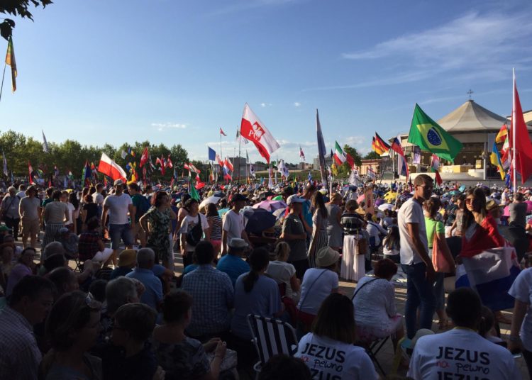 FOTO: Tisuće ljudi na posljednjoj večeri Mladifesta u Međugorju!