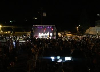 Veliki broj Širokobriježana uživao u koncertu Miroslava Škore