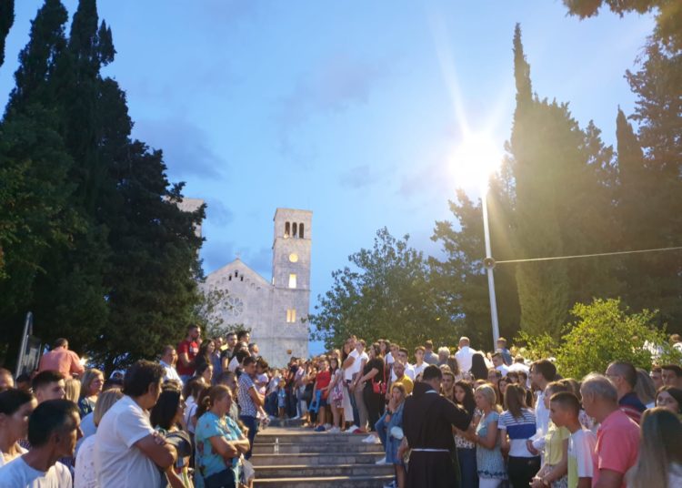 Široki Brijeg: Veliki broj vjernika na uočnici Velikoj Gospi