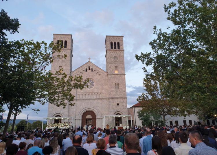 Široki Brijeg: Veliki broj vjernika na uočnici Velikoj Gospi