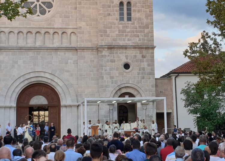 Široki Brijeg: Veliki broj vjernika na uočnici Velikoj Gospi