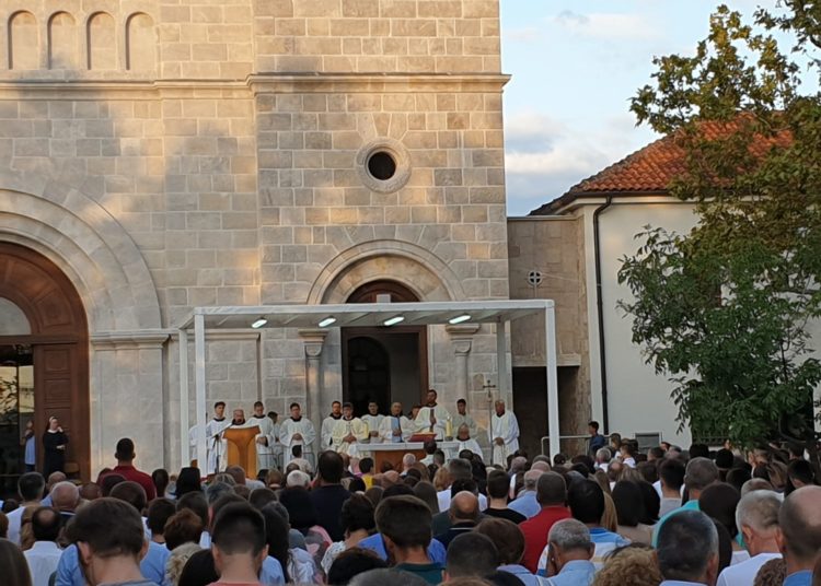 Široki Brijeg: Veliki broj vjernika na uočnici Velikoj Gospi