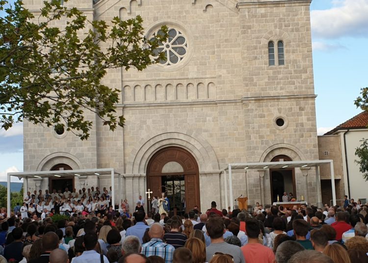 Široki Brijeg: Veliki broj vjernika na uočnici Velikoj Gospi