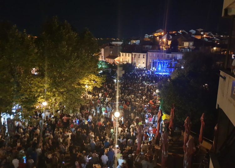 Thompson zapalio Široki Brijeg (FOTO)