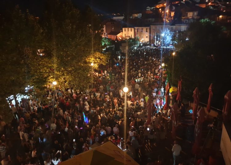 Thompson zapalio Široki Brijeg (FOTO)