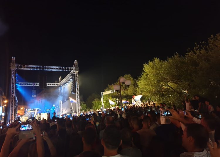 Thompson zapalio Široki Brijeg (FOTO)