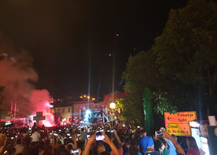 Thompson zapalio Široki Brijeg (FOTO)