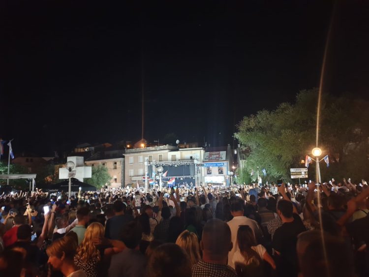 Thompson zapalio Široki Brijeg (FOTO)