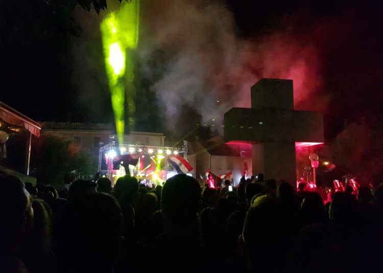 Thompson zapalio Široki Brijeg (FOTO)