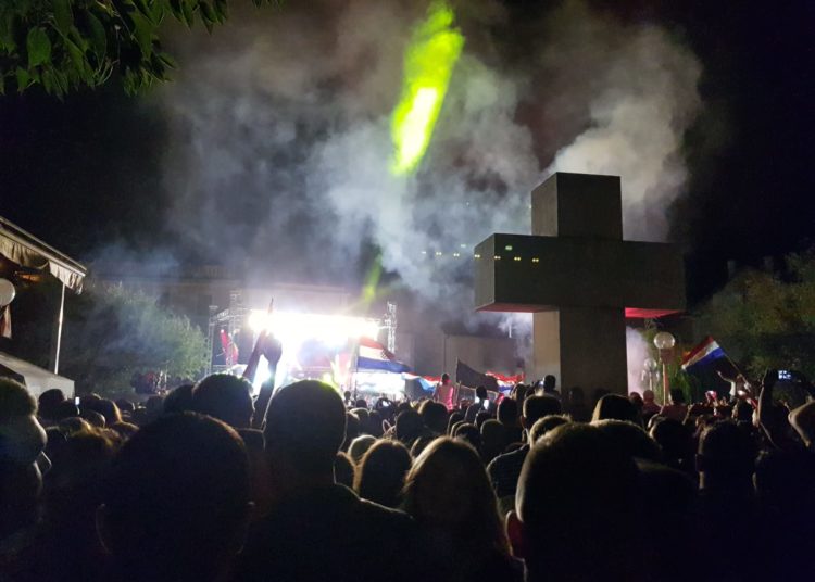 Thompson zapalio Široki Brijeg (FOTO)