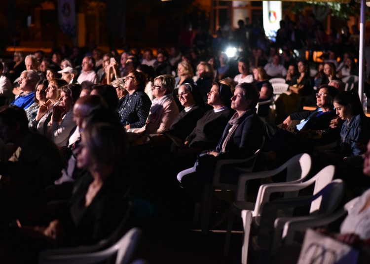 Klapa Vinčace drugi put zaredom pobijedila u muškoj konkurenciji, publika nagradila klapu Contra
