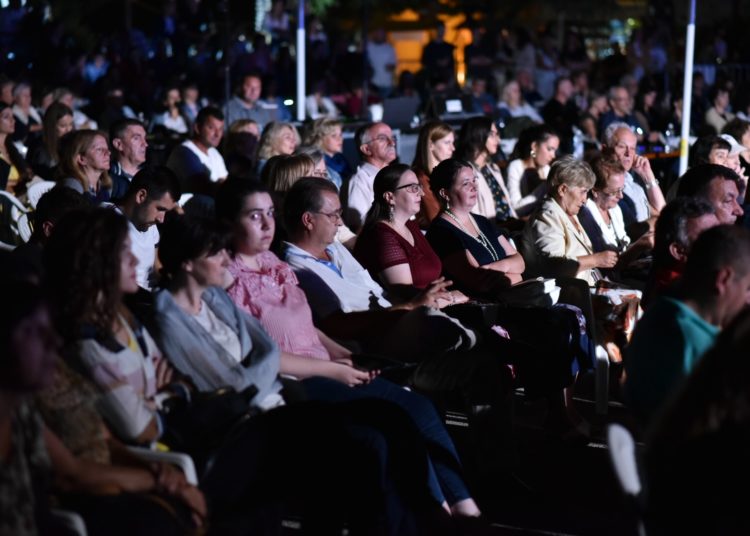 Klapa Vinčace drugi put zaredom pobijedila u muškoj konkurenciji, publika nagradila klapu Contra