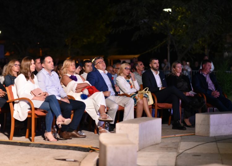 Klapa Vinčace drugi put zaredom pobijedila u muškoj konkurenciji, publika nagradila klapu Contra