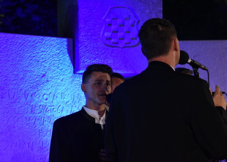 Klapa Vinčace drugi put zaredom pobijedila u muškoj konkurenciji, publika nagradila klapu Contra
