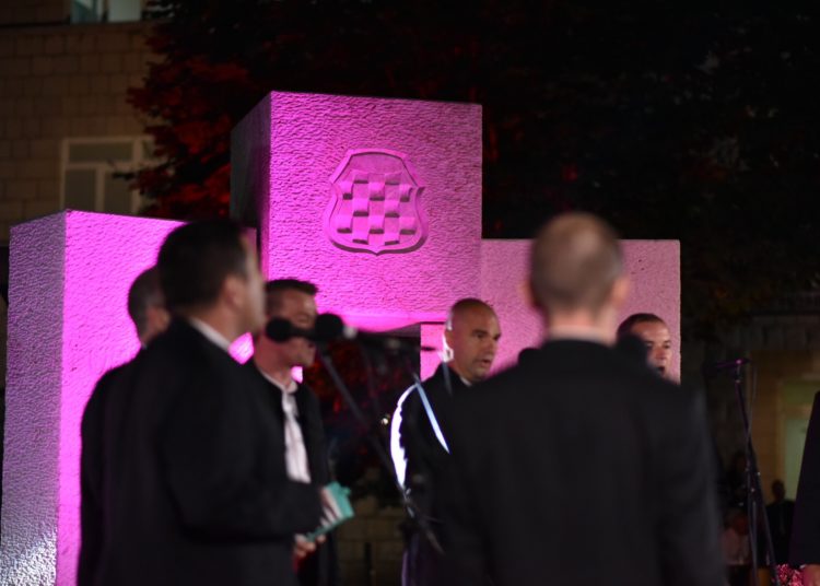 Klapa Vinčace drugi put zaredom pobijedila u muškoj konkurenciji, publika nagradila klapu Contra