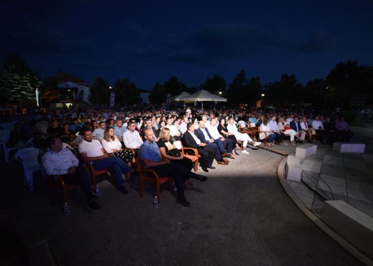 Klapa Vinčace drugi put zaredom pobijedila u muškoj konkurenciji, publika nagradila klapu Contra