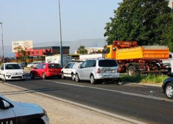 Jedna osoba ozlijeđena u lančanom sudaru u Mostaru