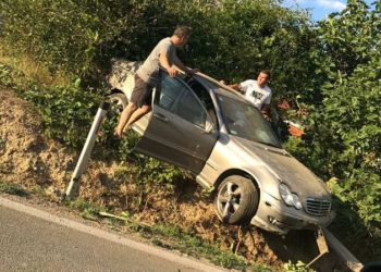 Ljubuški: Mercedes izletio s ceste u Radišićima