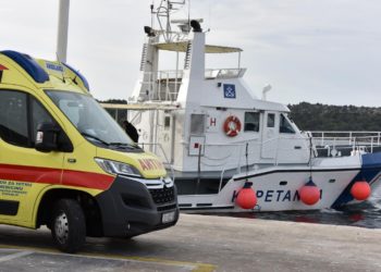 Turist umro na brodu kod Hvara, djeca u bolnici: Otrovali su se hranom?