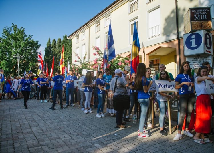 Kardinal De Donatis na otvaranju Mladifesta: Donosim srdačan pozdrav i blagoslov Svetog Oca