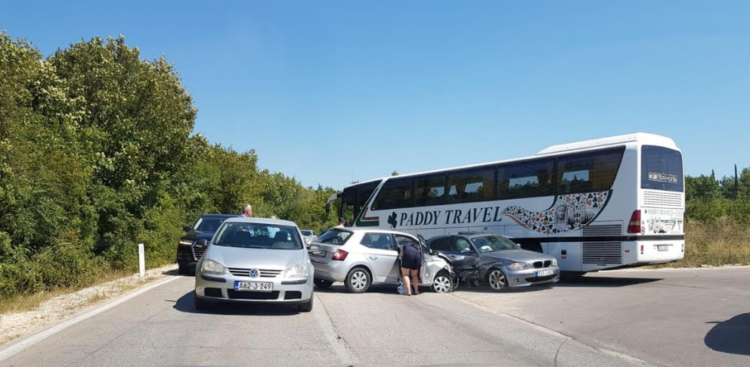 Teška prometna nesreća kod Međugorja, stvorene kilometarske kolone