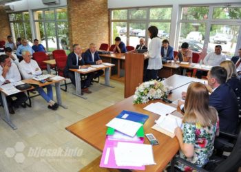 ŽZH: Za učenike od 1. do 5. razreda besplatni udžbenici, usvojen prijedlog zakona o turizmu