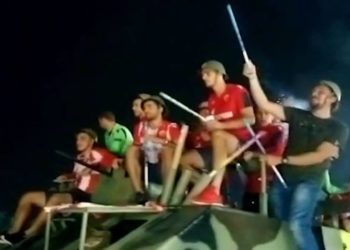 Igrači Zvezde sa šljemovima u oklopnom vozilu paradirali Beogradom, navijači pjevali četničke pjesme