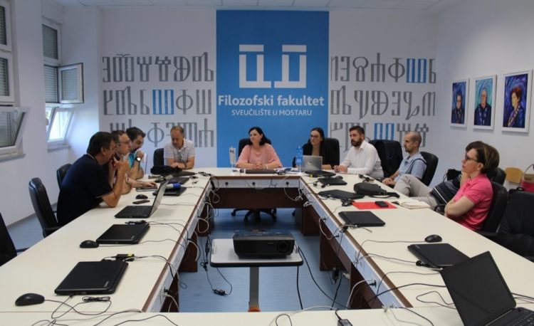 Društvo hrvatskih novinara u BiH: Napad na Tvrtka Milovića je politički udar na medijske slobode