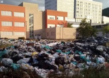 Tone smeća u blizini Sveučilišne kliničke bolnice Mostar