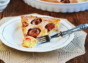 Ne može lakše: Gotov za čas – recept za brzi kolač sa šljivama