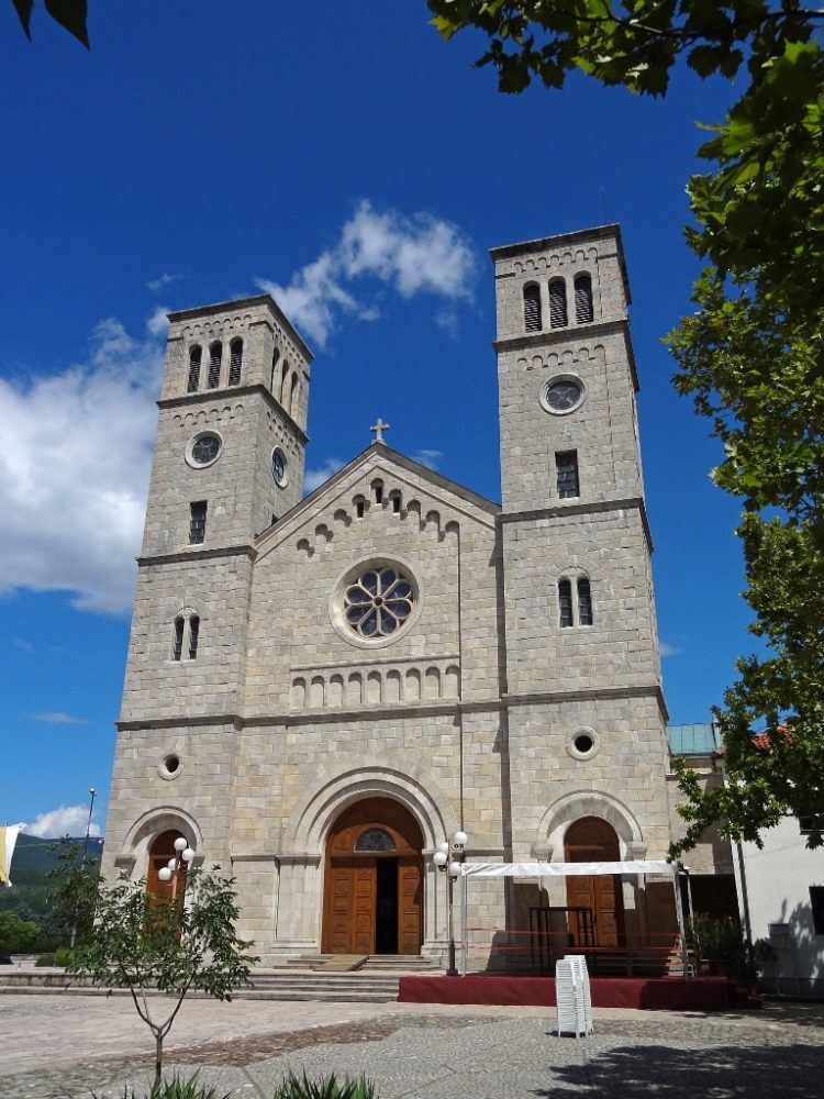 Kulturna baština: Franjevački samostan i crkva Uznesenja Blažene Djevice Marije na Širokom Brijegu