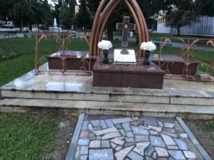 Spomen obilježje poginulim hrvatskim braniteljima u Novom Travniku na meti vandala