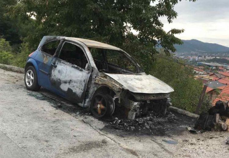 Zapaljen automobil pripadnice Oružanih snaga koja je ranila muža