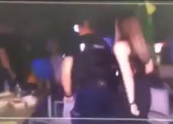 Policija u Mostaru pokazala prekomjernu silu i tjerala građane iz ugostiteljskog objekta (VIDEO)