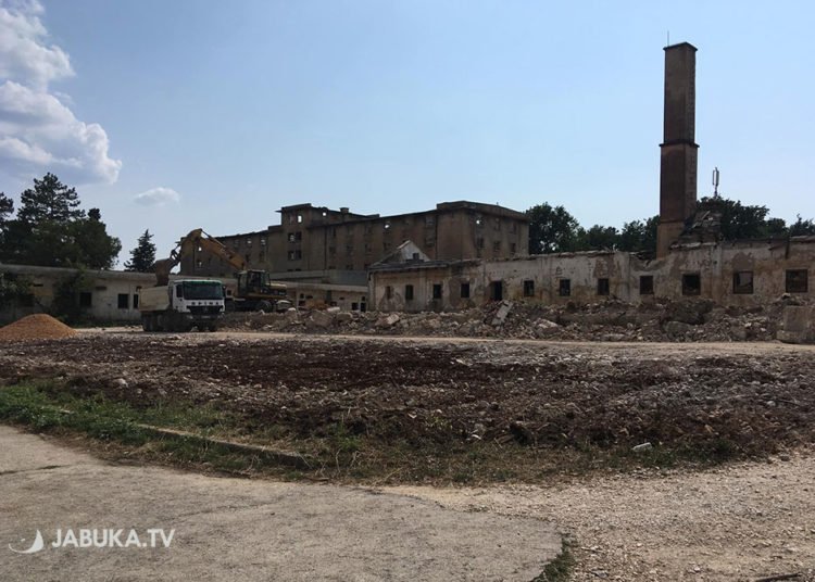 Široki Brijeg: Uklanjaju se barake i građevinski materijal oko Duhanske stanice