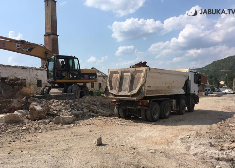 Široki Brijeg: Uklanjaju se barake i građevinski materijal oko Duhanske stanice