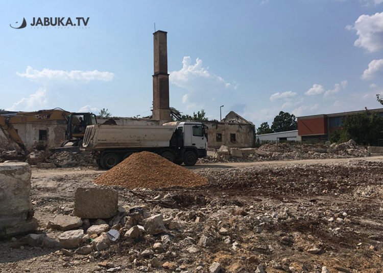 Široki Brijeg: Uklanjaju se barake i građevinski materijal oko Duhanske stanice