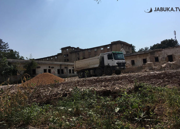 Široki Brijeg: Uklanjaju se barake i građevinski materijal oko Duhanske stanice