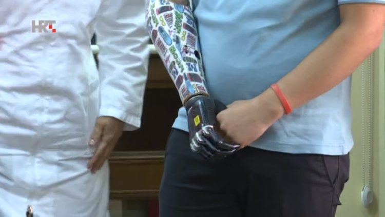 Ermin iz Jajca dobio mehaničku ruku kojom upravlja mislima